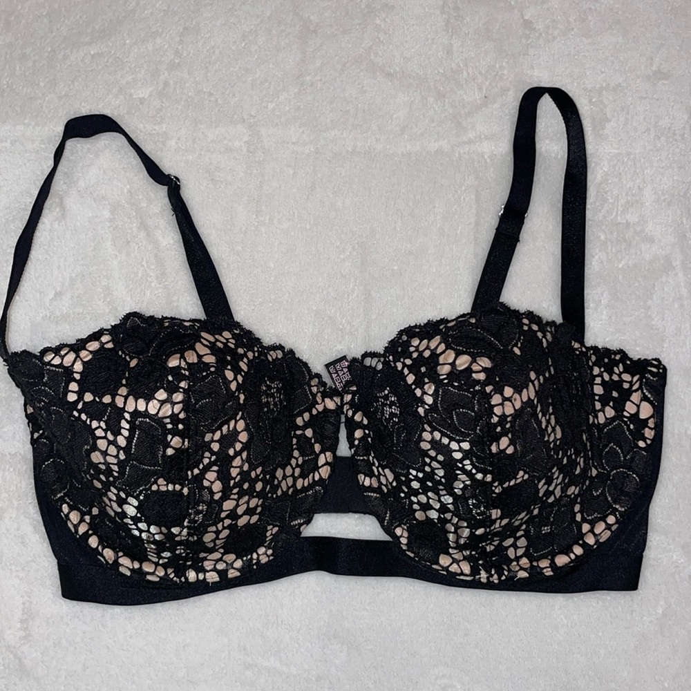 Victoria’s Secret black lace bra